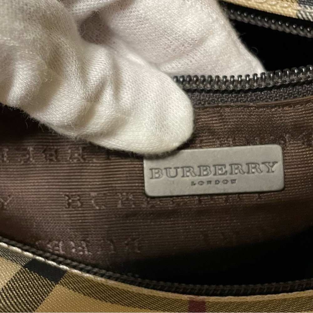 Burberry Authentic Vintage Tan and Black Checkered Tote Bag - Picture 10 of 16